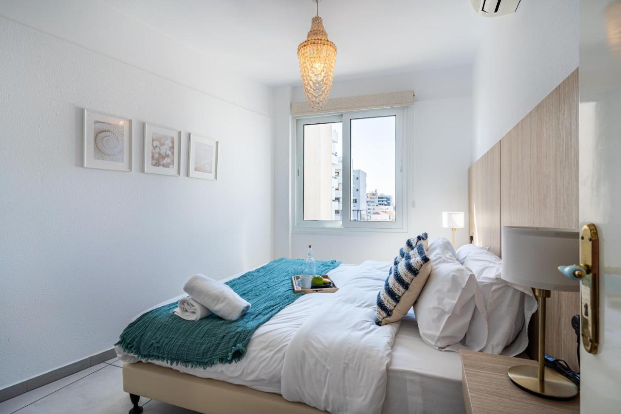 Whispering Palms 1-Br Apt By Finikoudes Beach Larnaca Extérieur photo