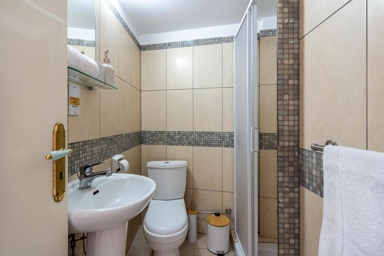 Whispering Palms 1-Br Apt By Finikoudes Beach Larnaca Extérieur photo