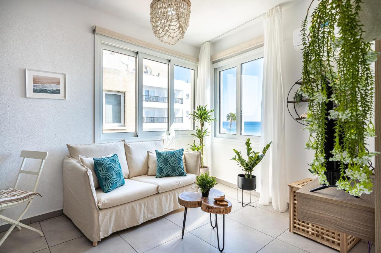Whispering Palms 1-Br Apt By Finikoudes Beach Larnaca Extérieur photo